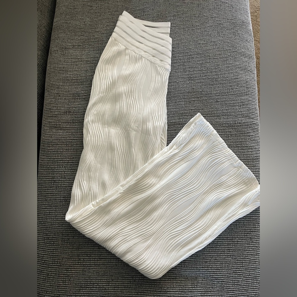 Elegant White Wide-Leg Pants - Picture 8 of 12